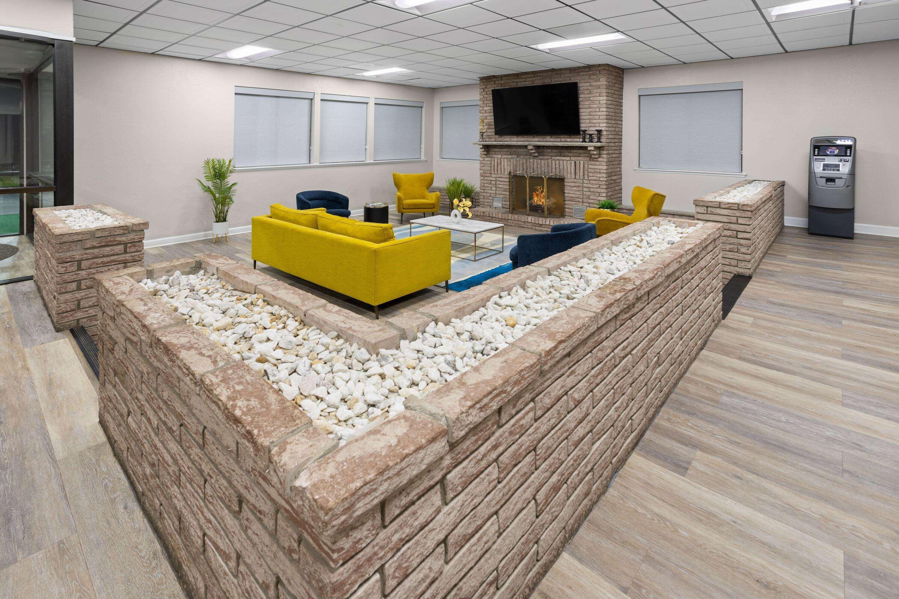 Vista Lobby Super 8 by Wyndham Henrietta/Rochester Area