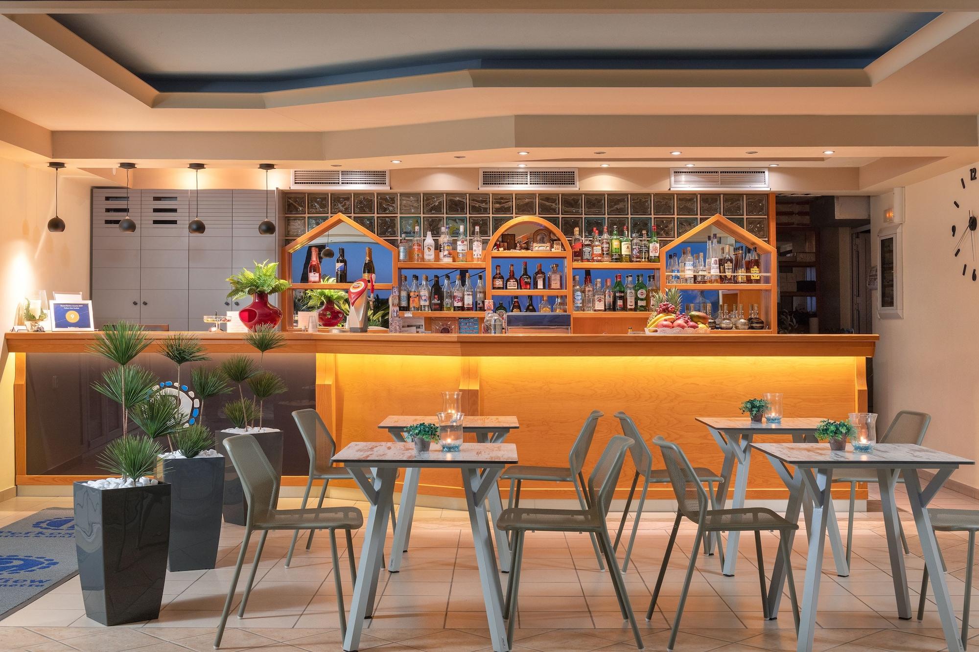 Bar/Salón Pefkos View Suites & Maisonette