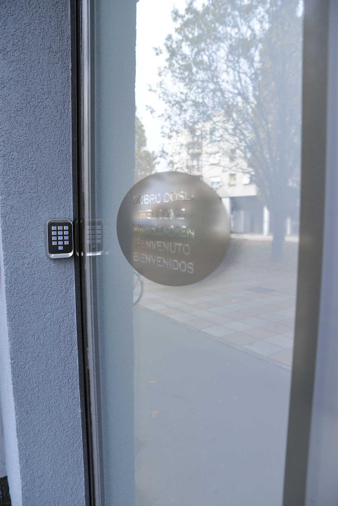 Vista Exterior Room Marsonia