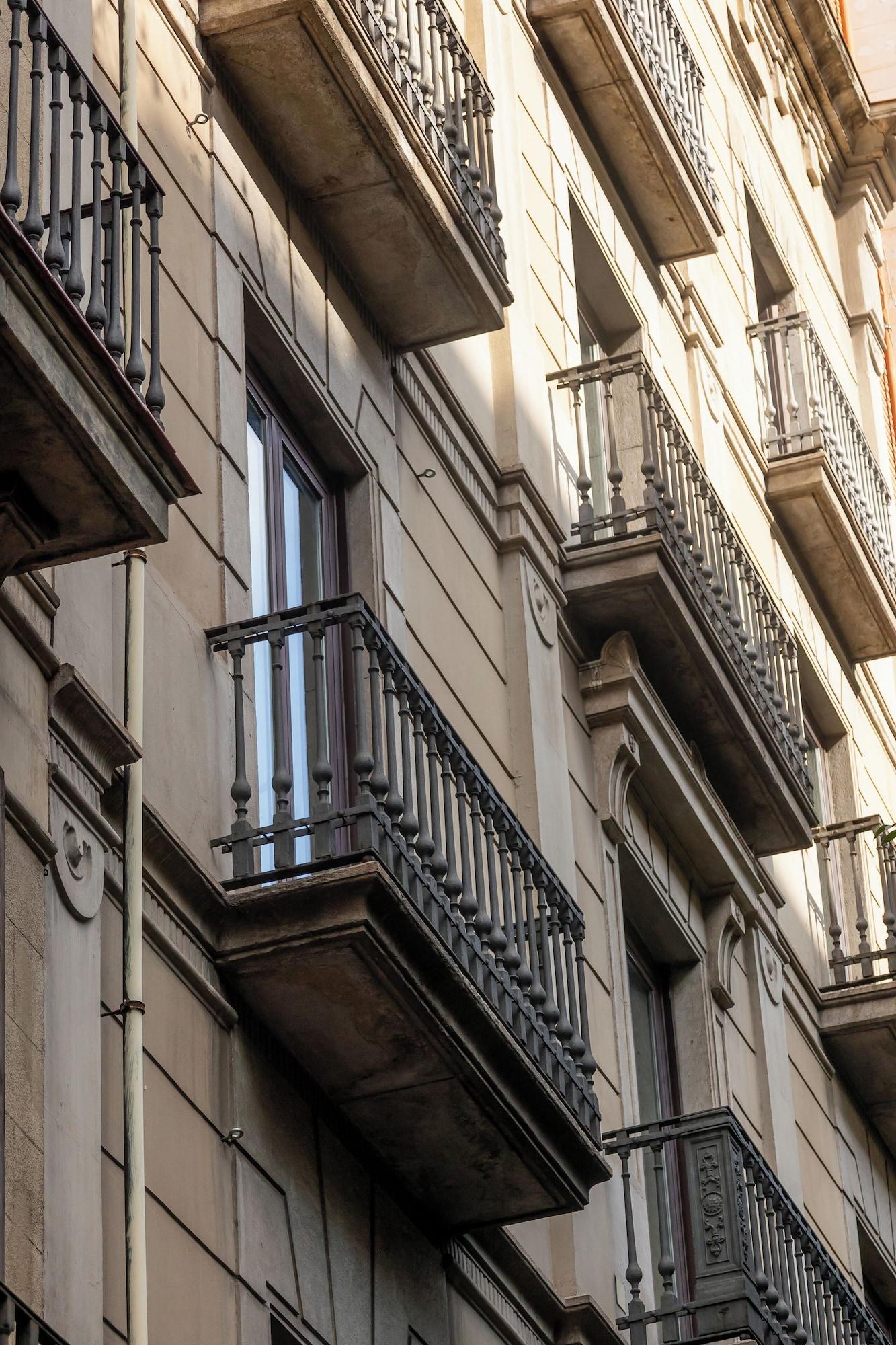 Vista Exterior Colectia Stays Pau Claris