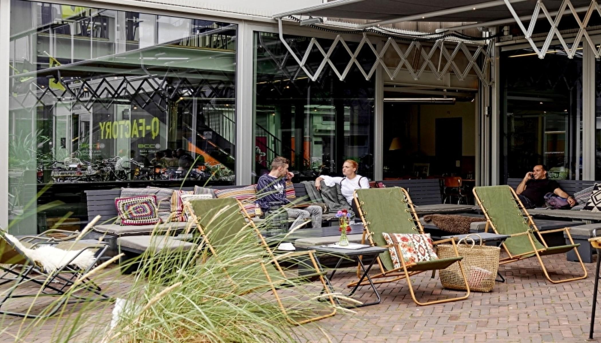 Varios Q-Factory Hotel