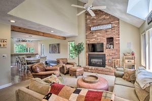 Alquiler Vacacional - Bartlett Condo w/ Mtn-view Deck < 1 Mi to Skiing!