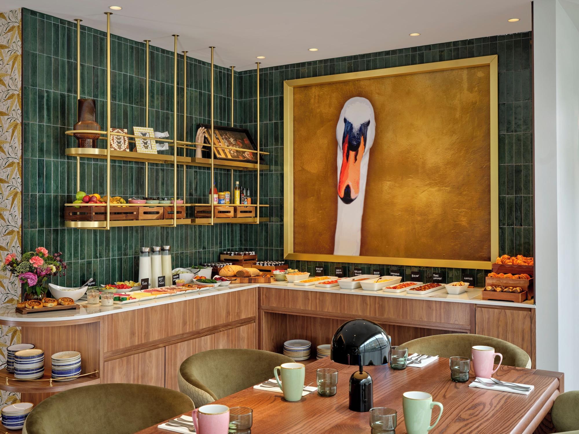 Restaurant The Cura Hotel Kensington, London, a Tribute Portfolio Hotel
