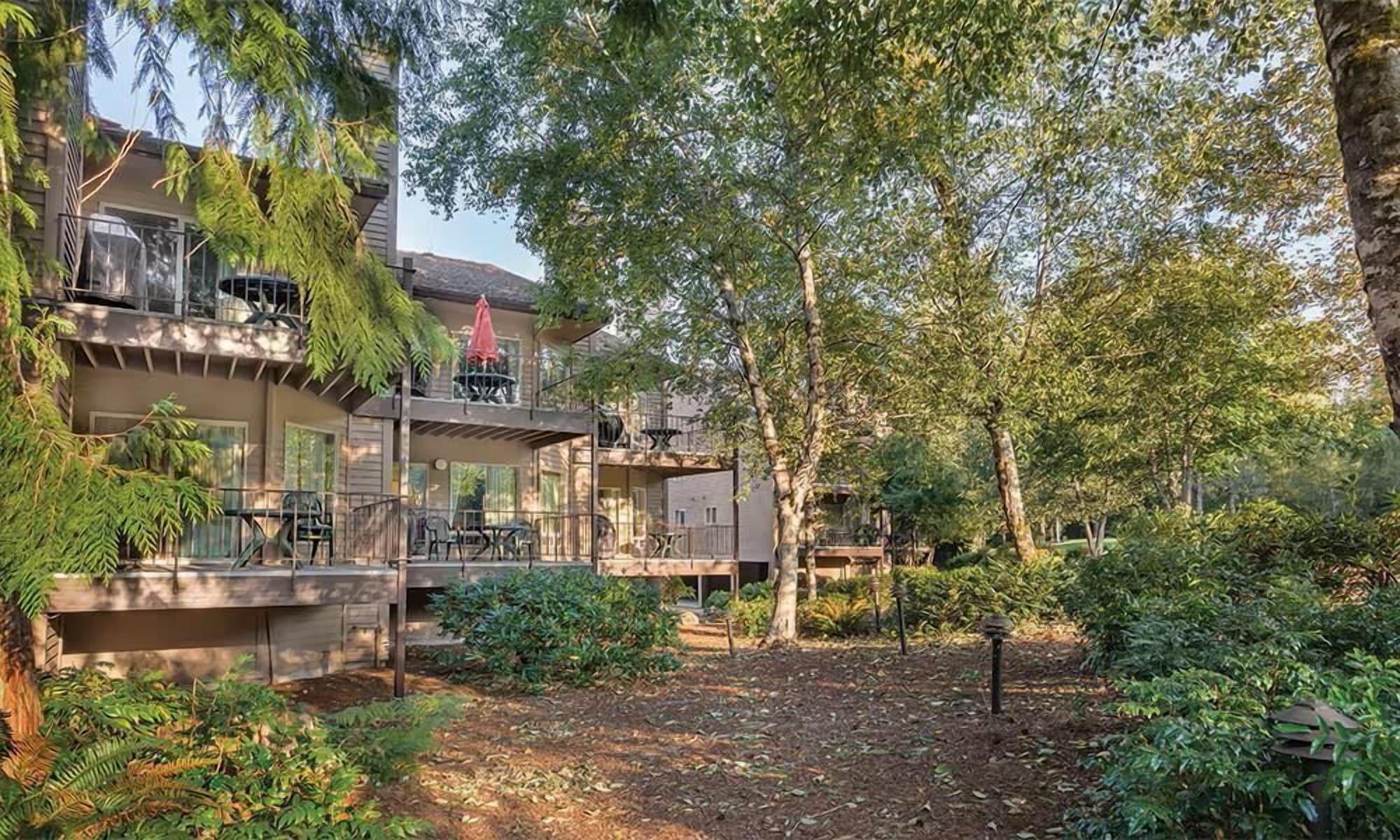 Vista Exterior Whispering Woods Resort