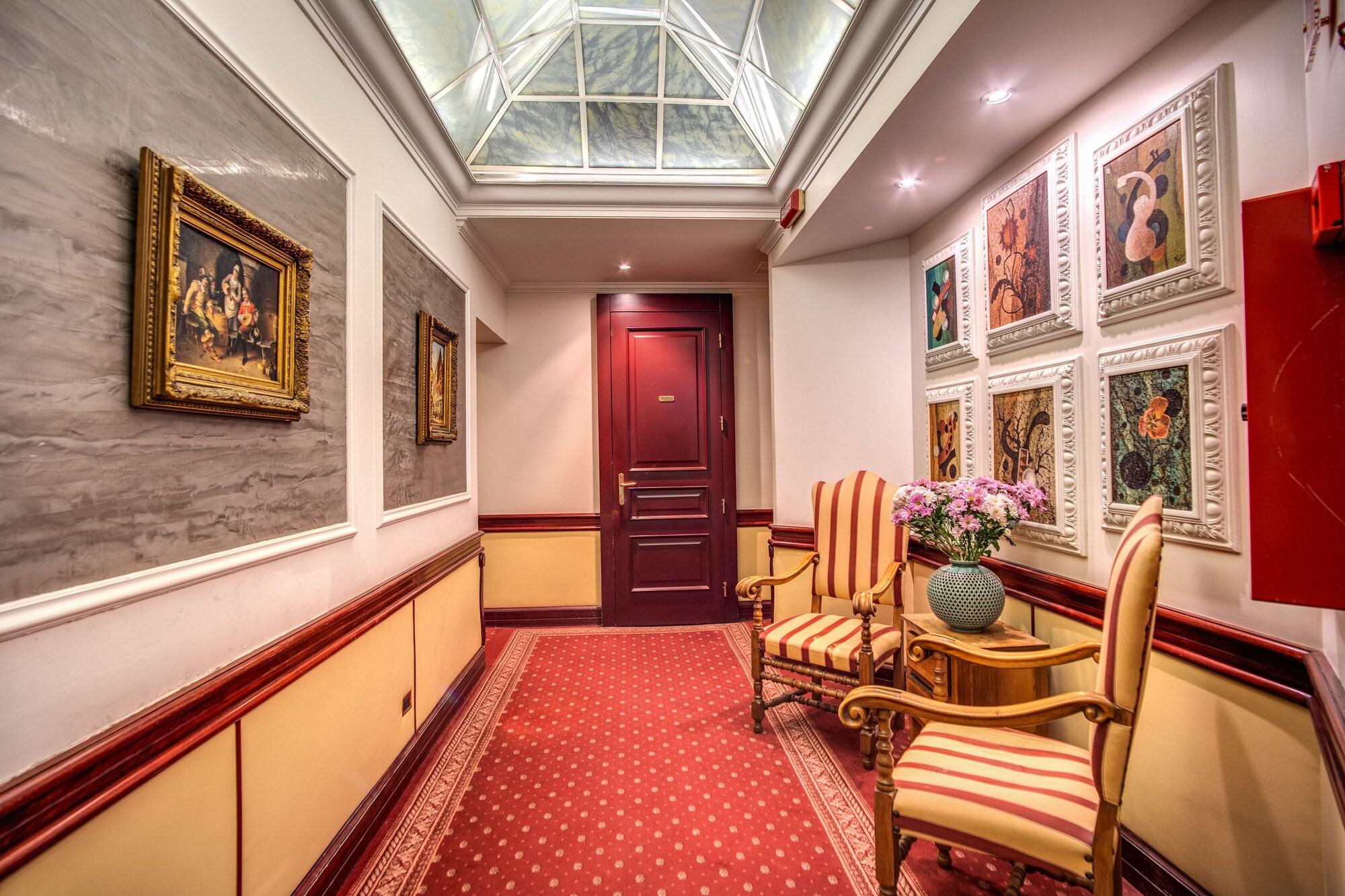 Varios Hotel Britannia