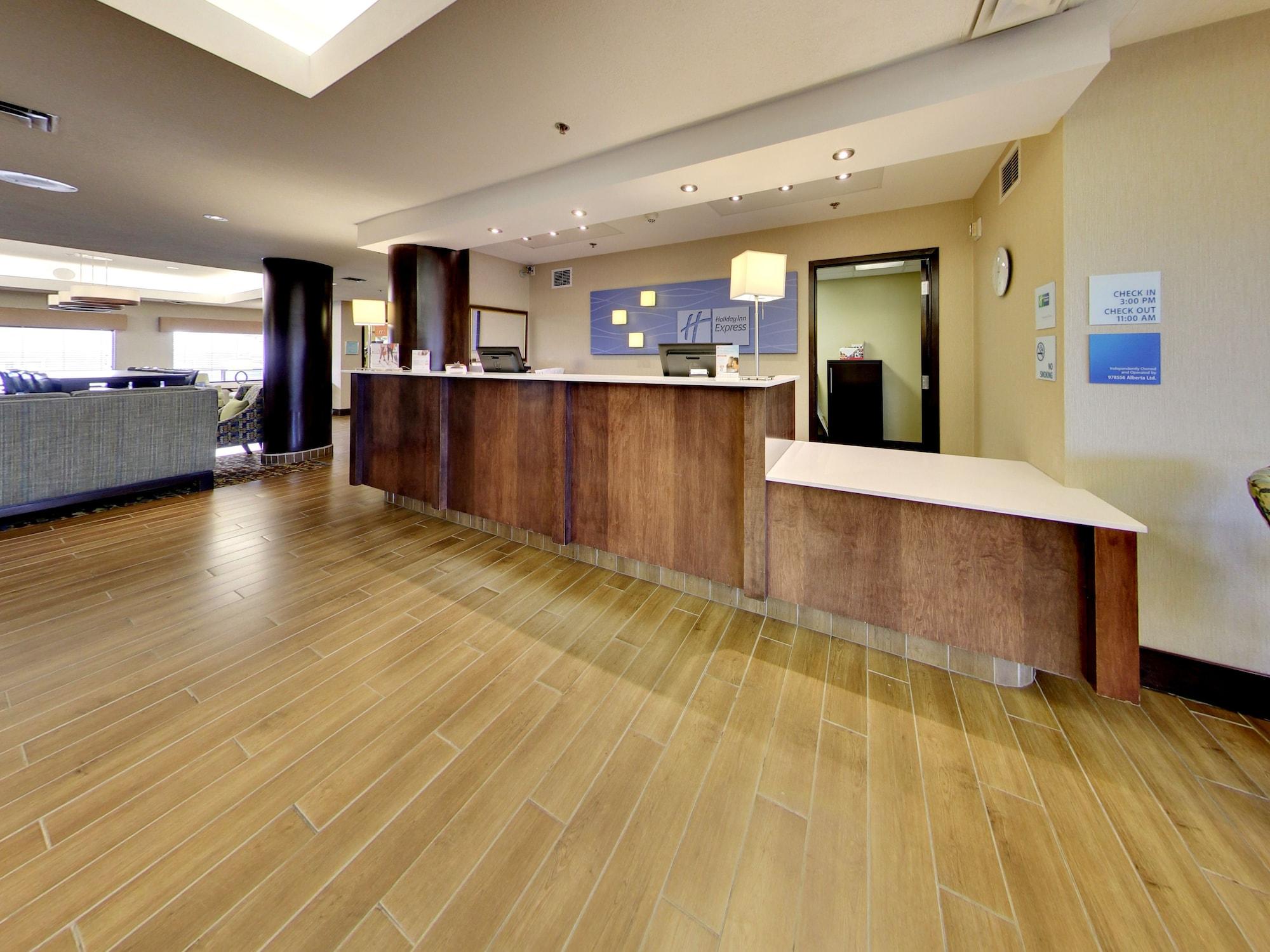 Vista Lobby Holiday Inn Express & Suites Edmonton International Airport by IHG