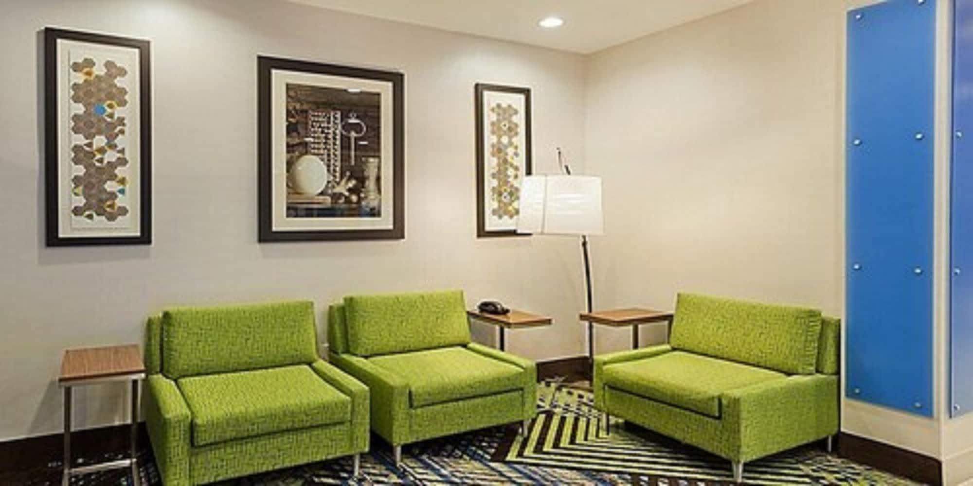 Vista Lobby Holiday Inn Express and Suites Griffin by IHG