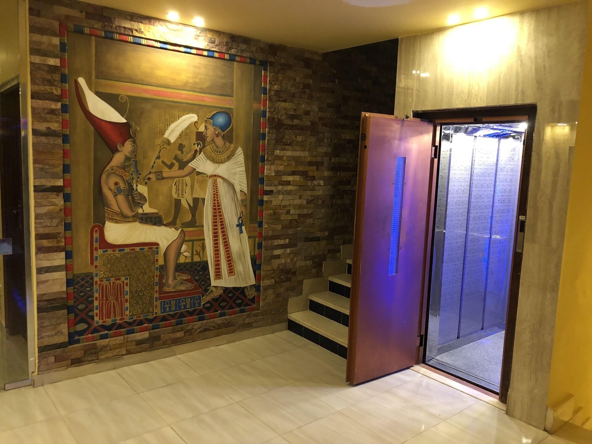 Vista Exterior Great Pyramid Inn