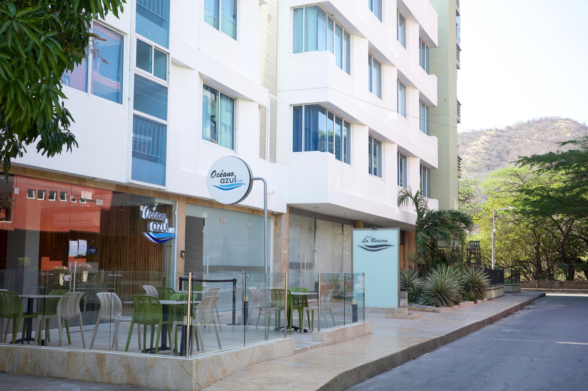 Vista Exterior Hotel La Riviera