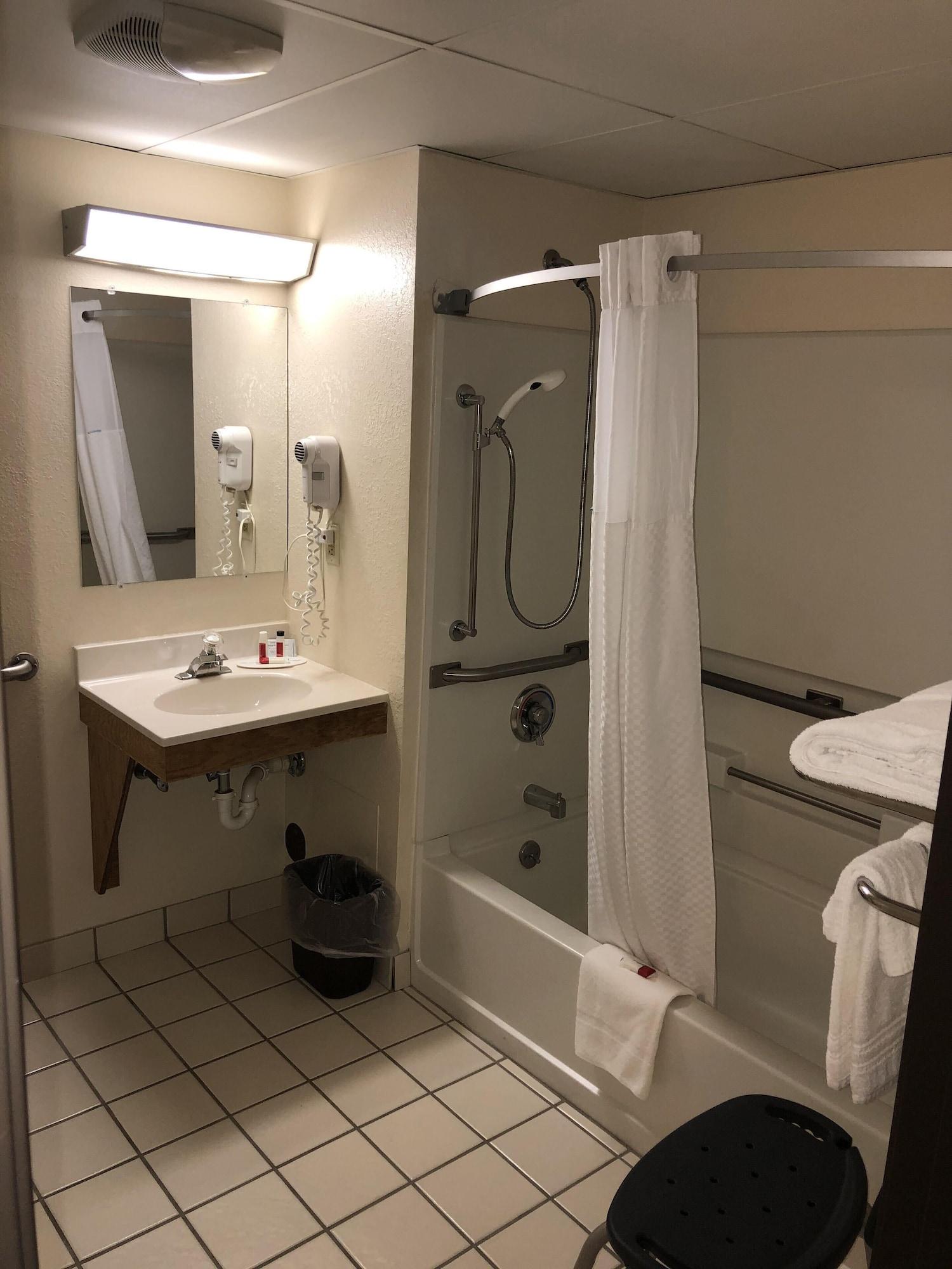 Equipamiento de Habitación Super 8 by Wyndham Manchester Airport