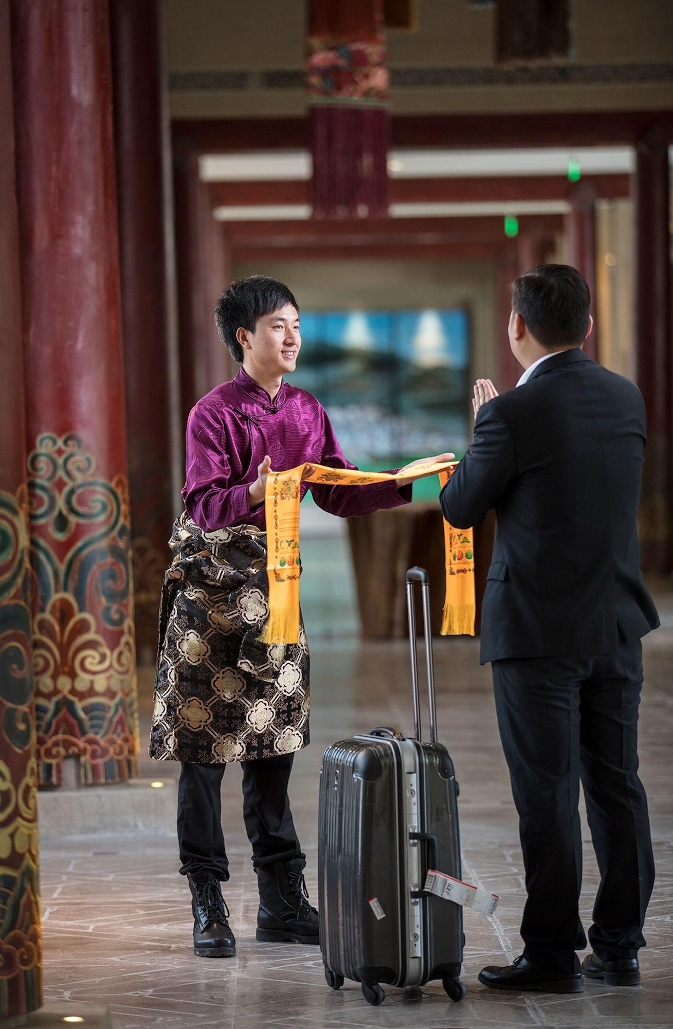 Vista Lobby Hilton Jiuzhaigou Resort