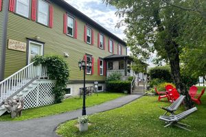 Alojamiento - Auberge d'Anjou-Sūrya Café