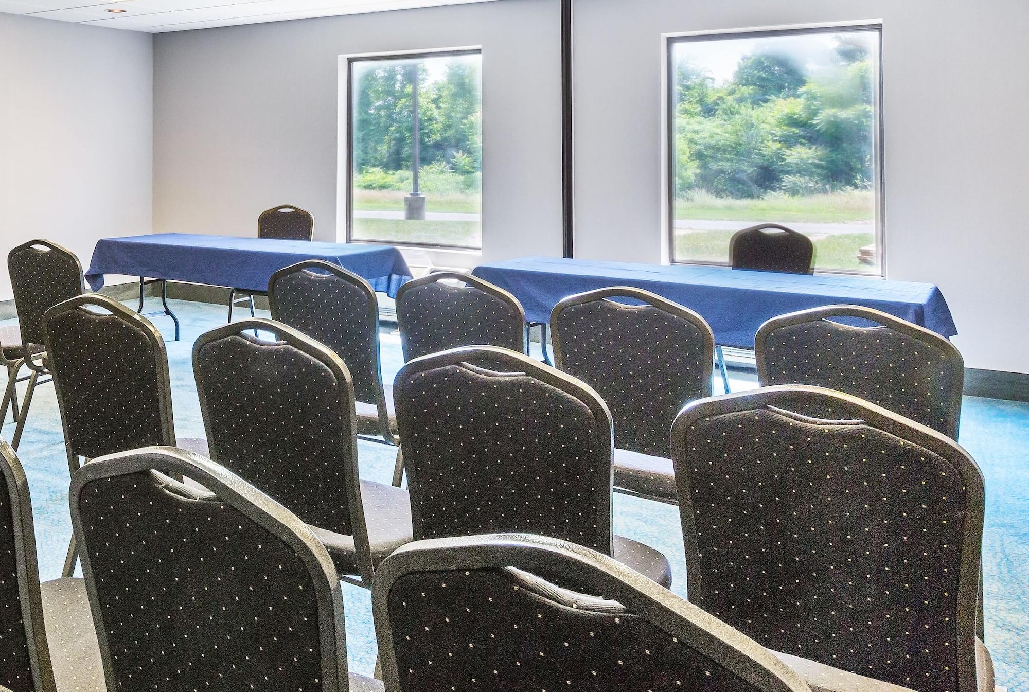 Sala de Reuniones Holiday Inn Express Hotel & Suites Mt. Holly by IHG