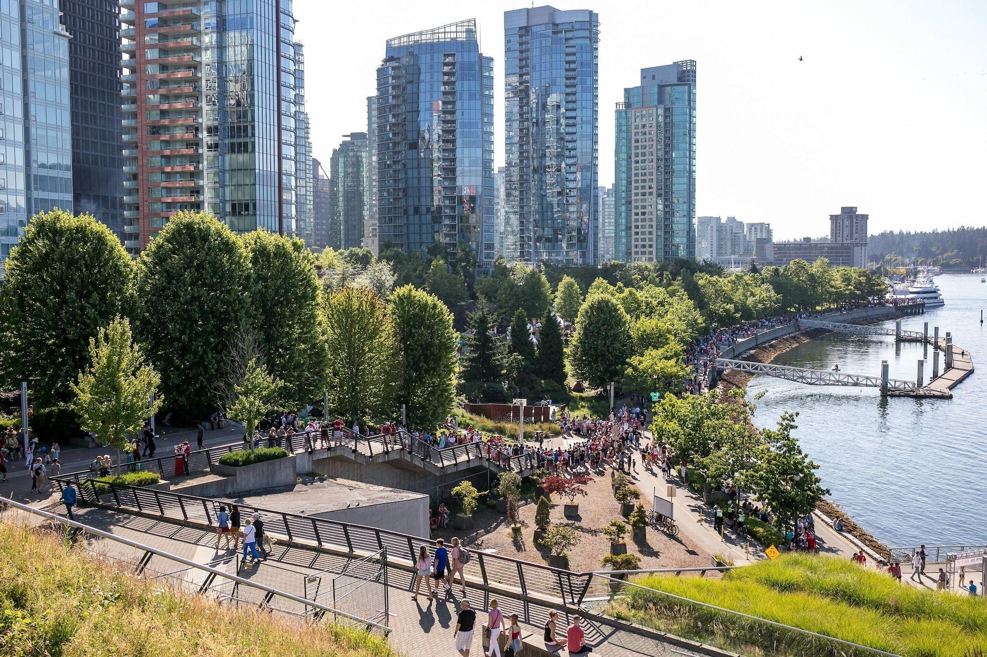 Playa Delta Hotels by Marriott Vancouver Downtown Suites