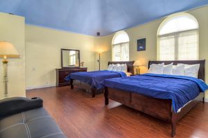 Alquiler Vacacional - 2250 sqft Spacious  4Bd/3BTh House, 20 Mins Walk To Disneyland, Fireworks view!!