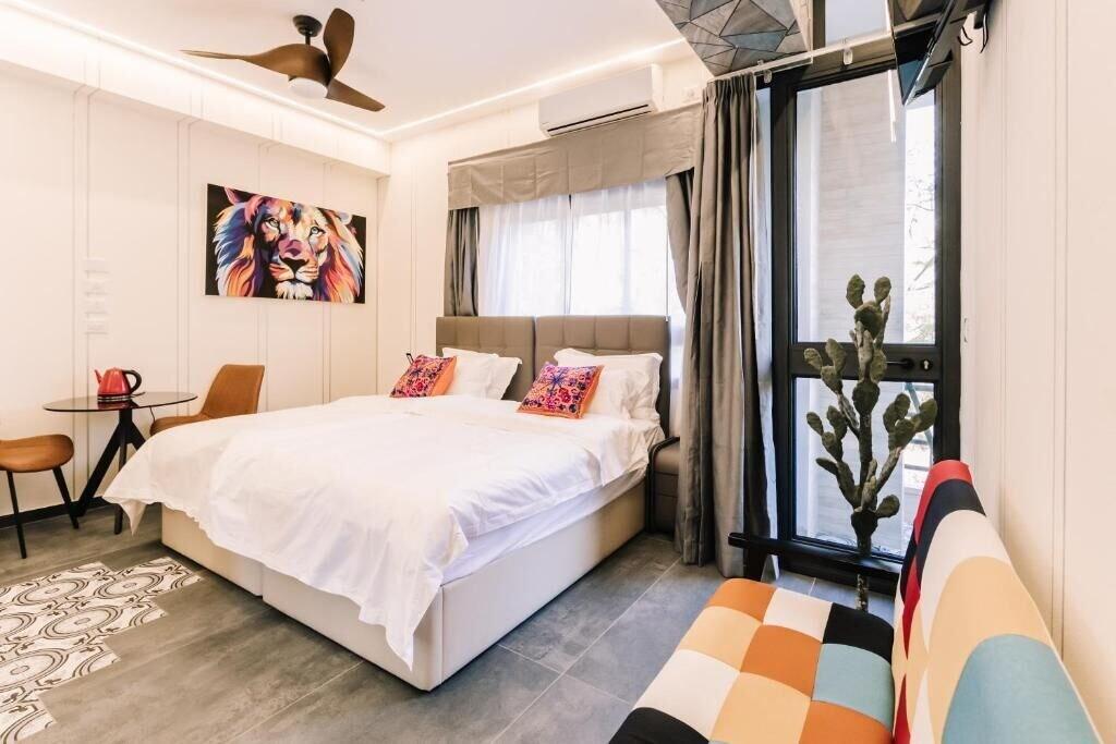 Varios King's rooftop suites