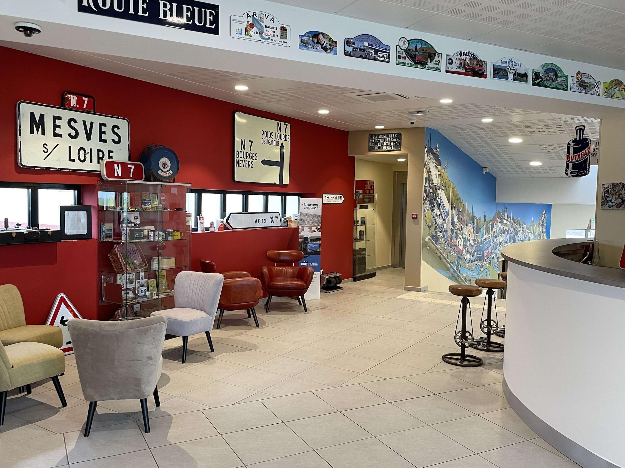 Varios Brit Hotel Montargis