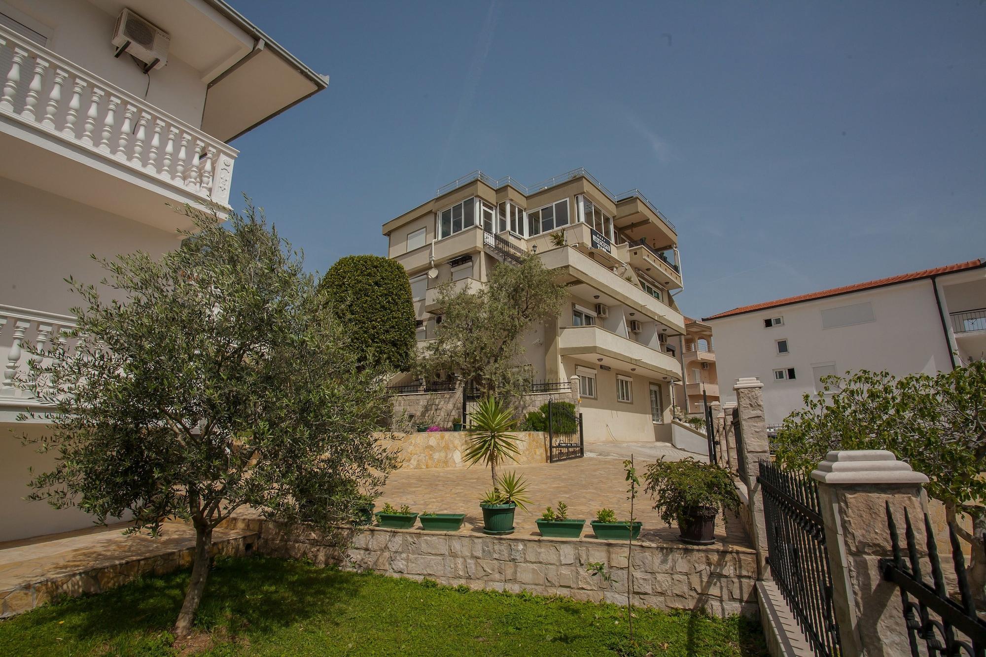 Vista Exterior Apartments Tati