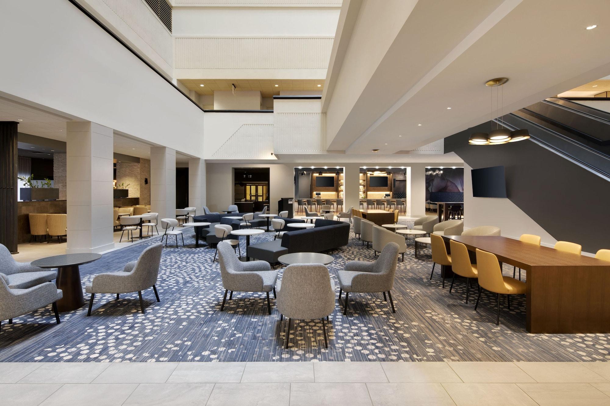 Vista Lobby Hyatt Regency Milwaukee