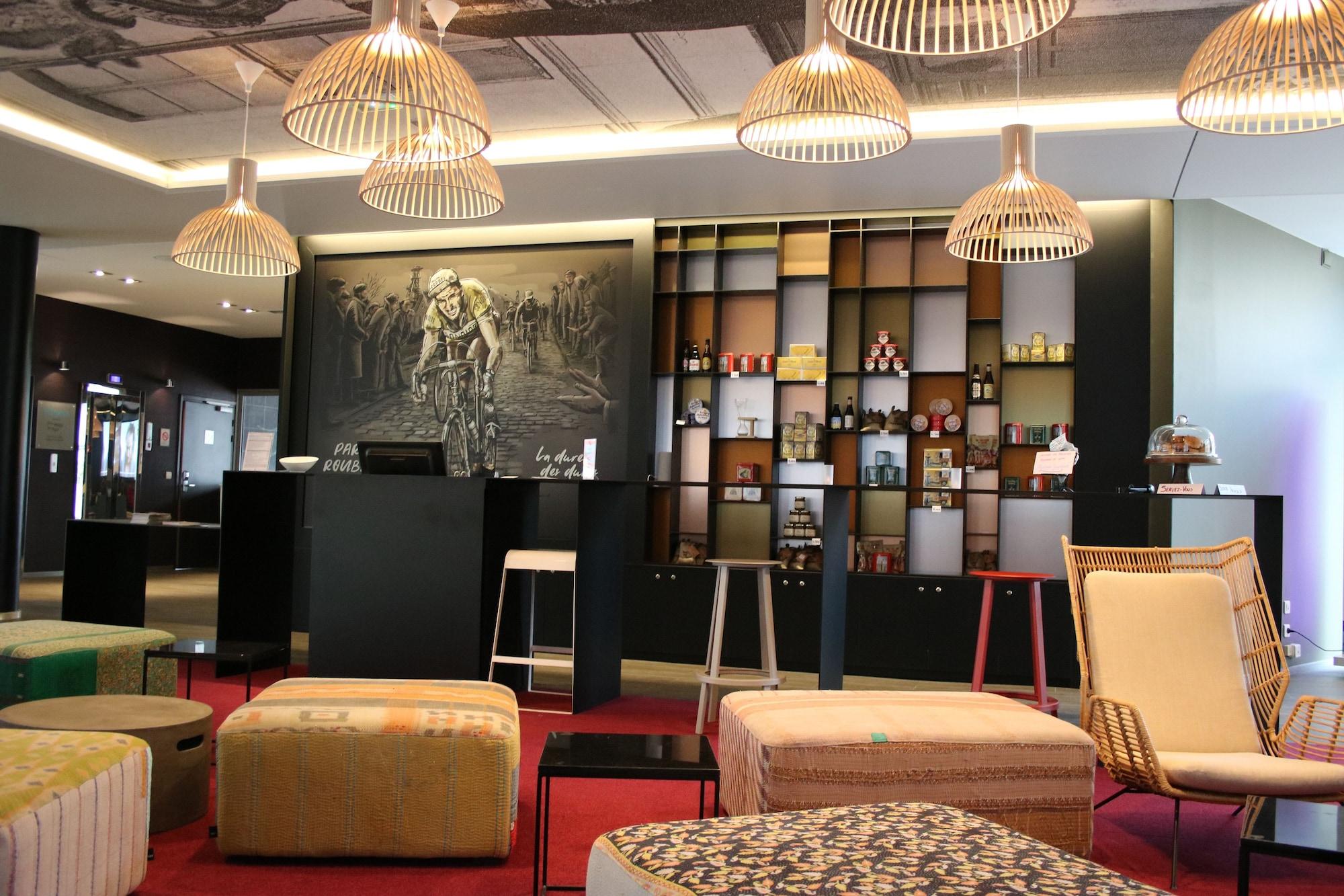 Vista Lobby Novotel Lille Centre Gares