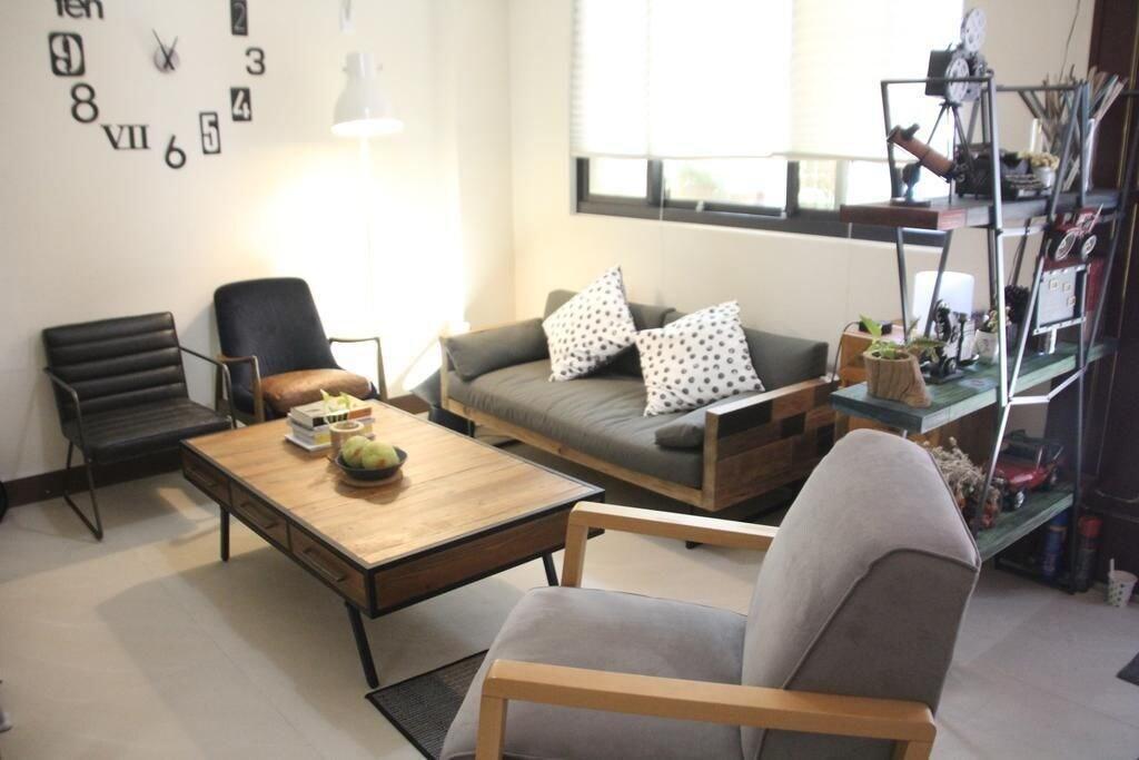 Vista Lobby Blue Chair Homestay