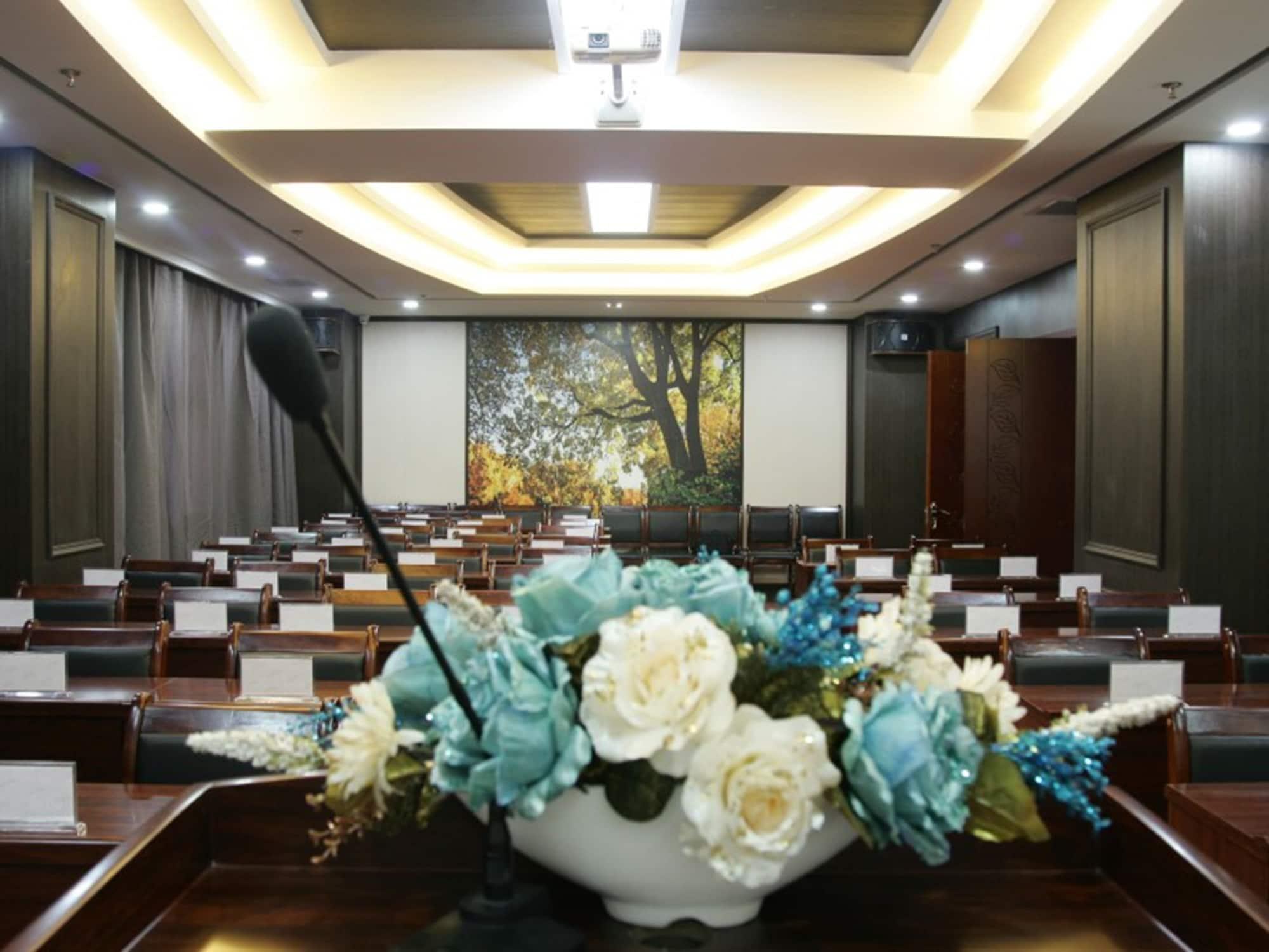 Sala de Reuniones GreenTree Inn LiaoYuan Longshan District Train station Longjihuadian Hotel_