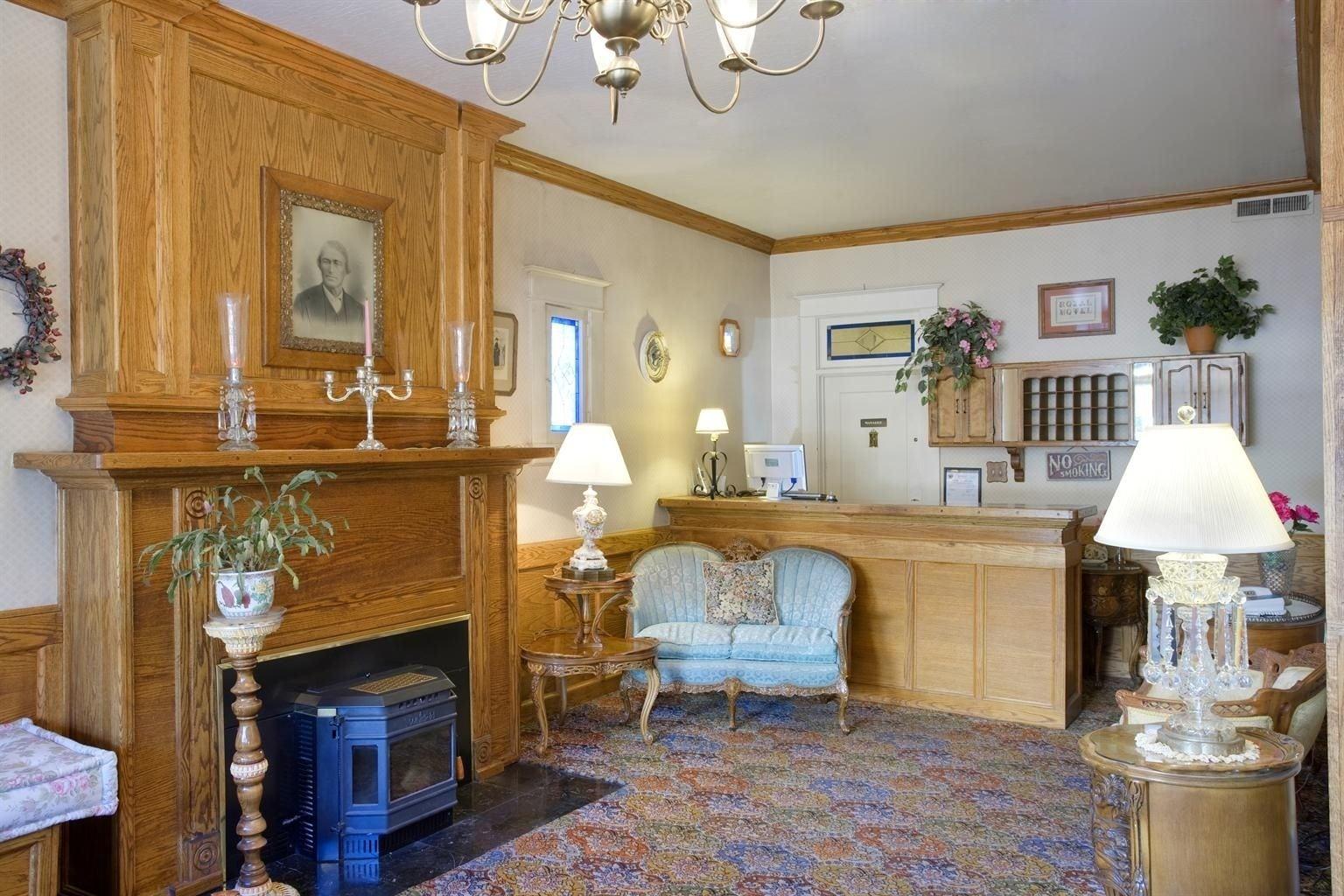 Vista Lobby Americas Best Value Inn & Suites Royal Carriage