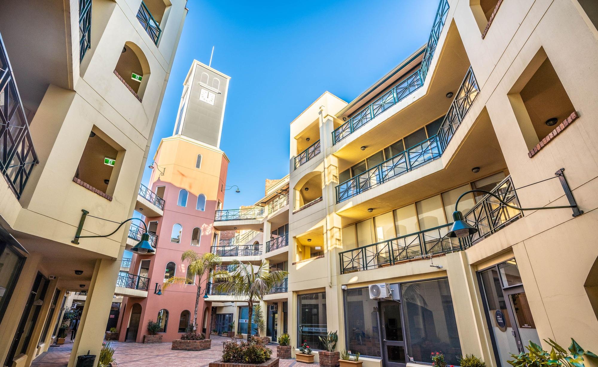 Vista Exterior Clocktower Apartment Hotel