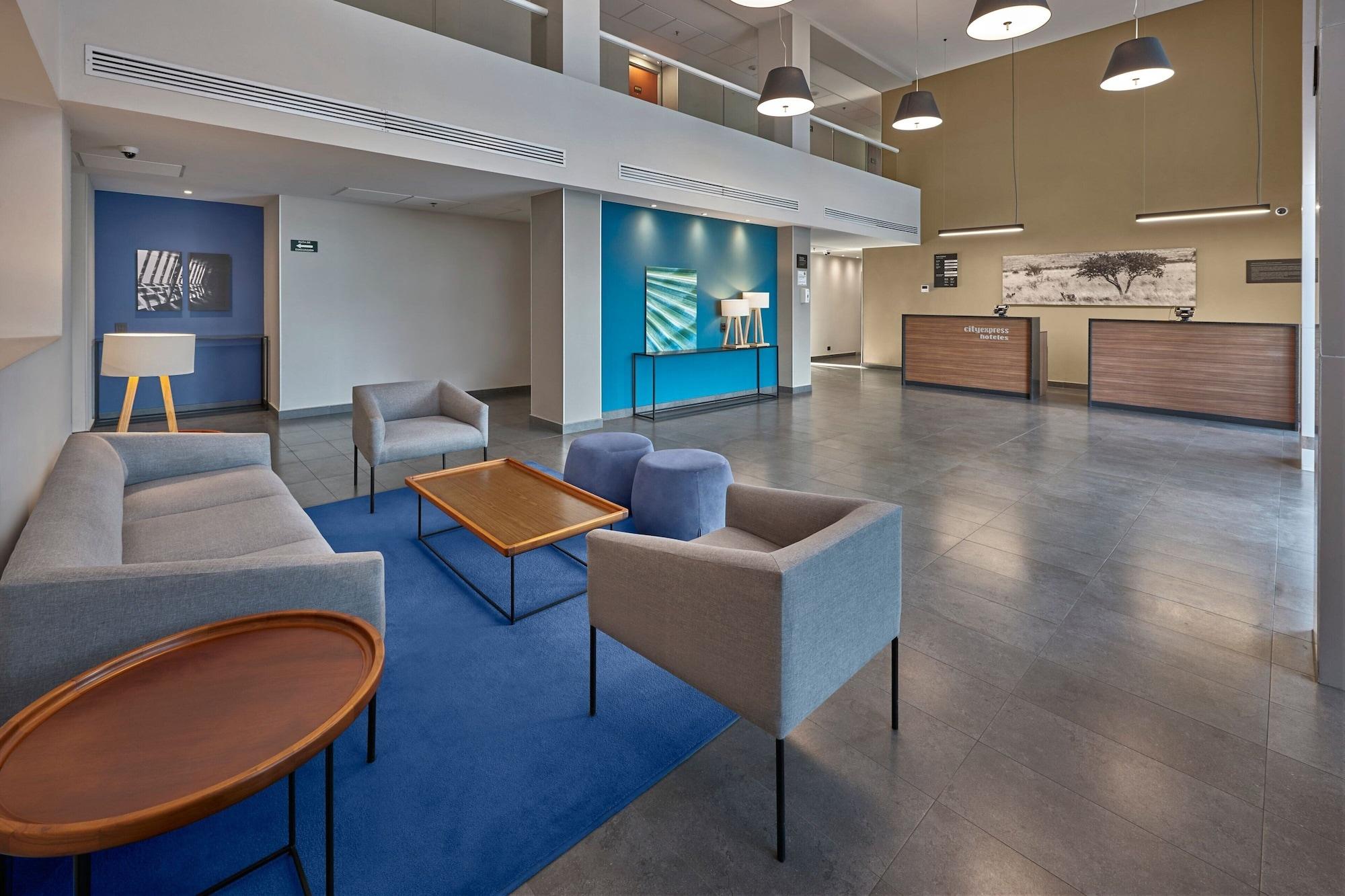 Vista Lobby City Express by Marriott Irapuato
