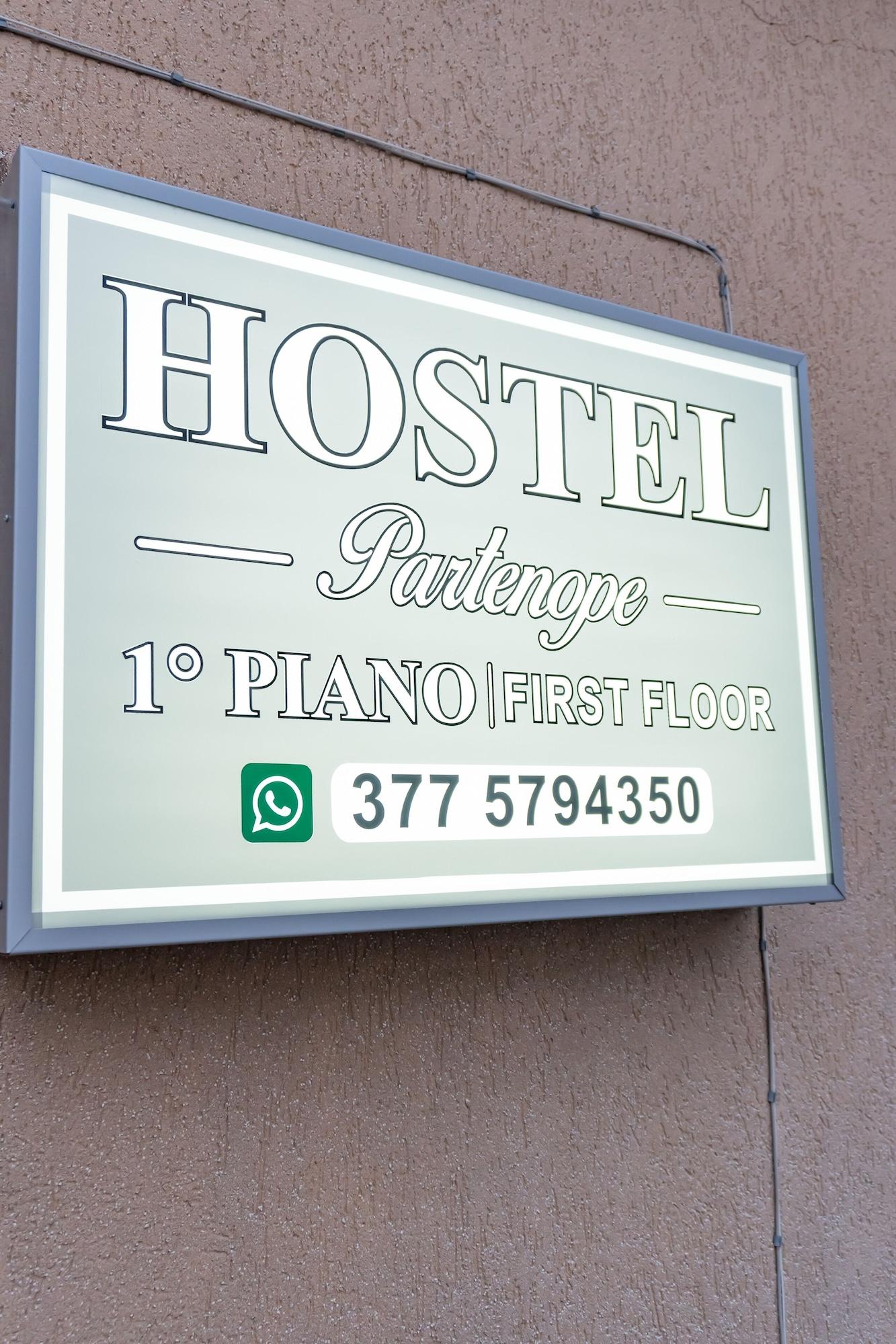 Vista Exterior Hostel Partenope