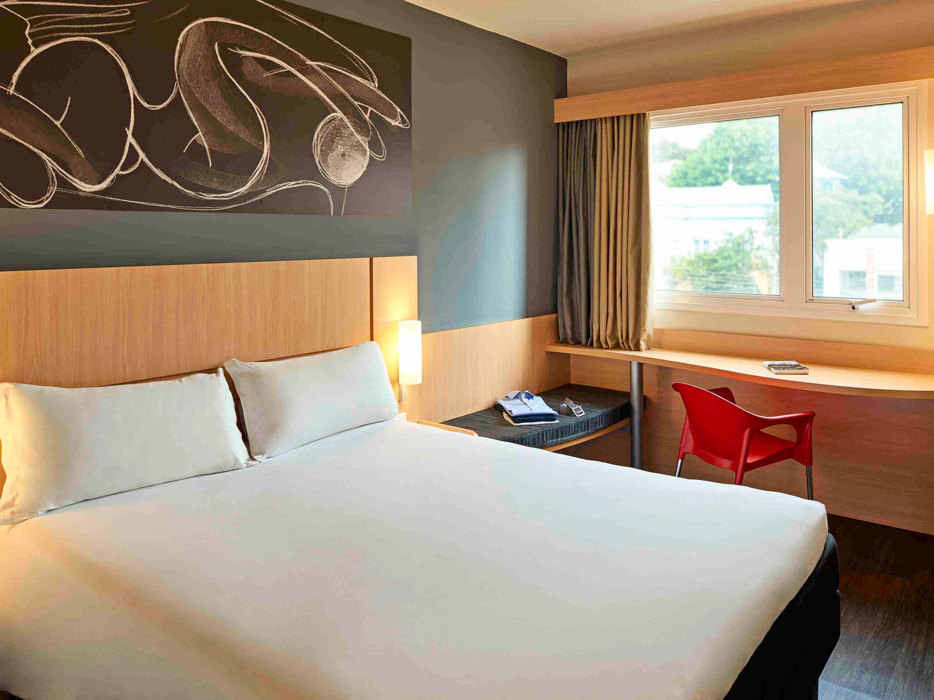 Vista Exterior ibis Curitiba Batel