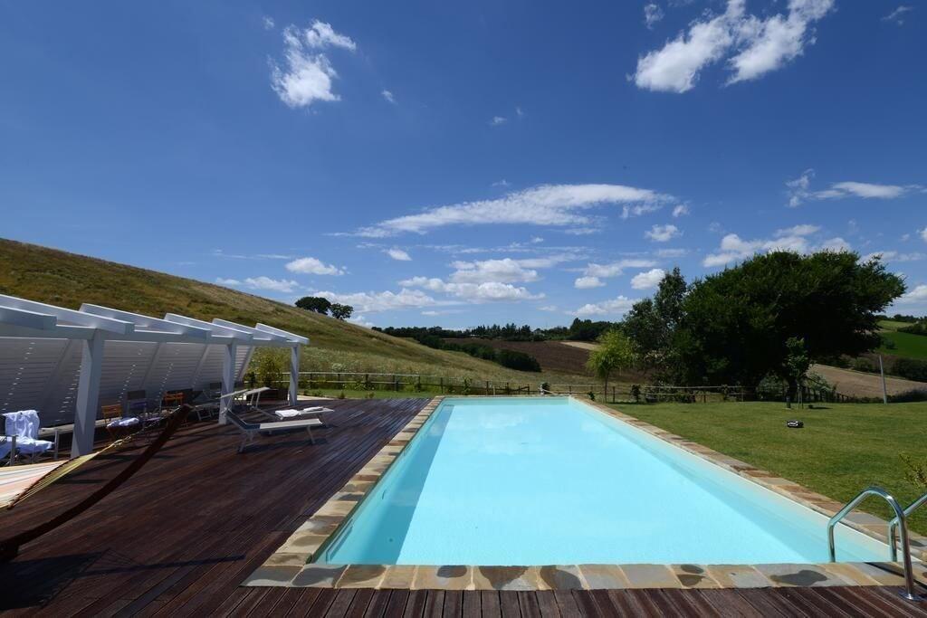 Vista Piscina Il Gallo Senone