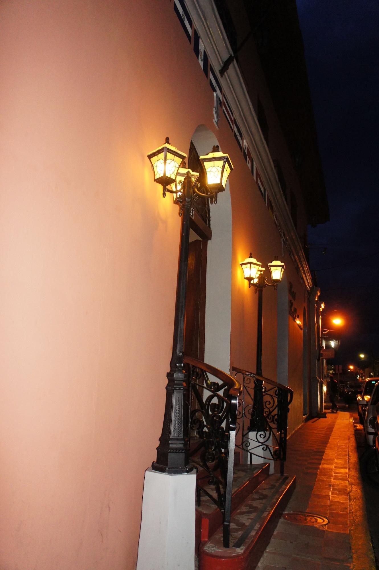 Vista Exterior Hotel Los Balcones Leon