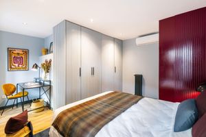 Alquiler Vacacional - New, Luxury, quiet, 4 en-suite bedrooms + balcons near Gran Via, private patio