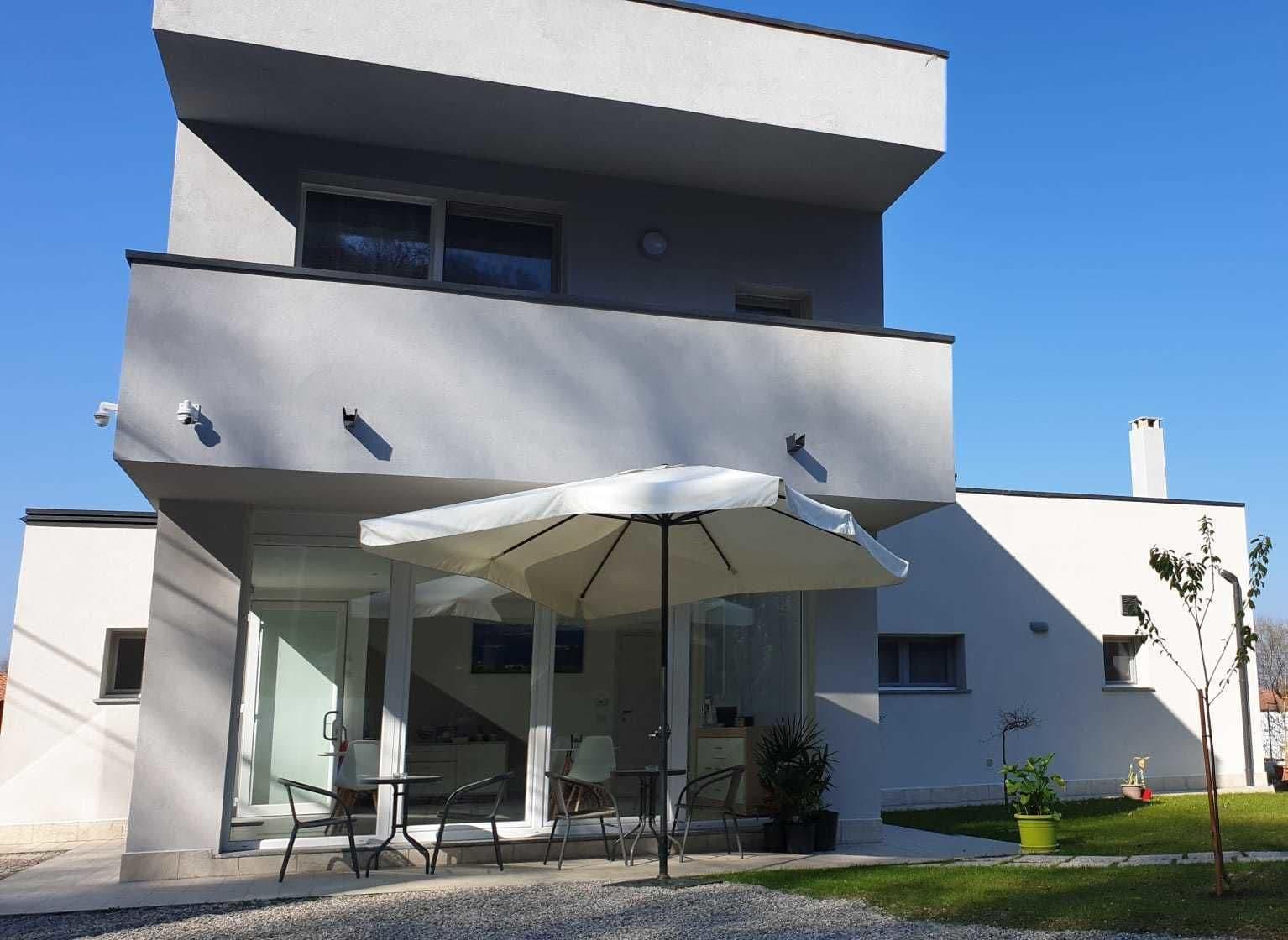 Varios Crystal bed and breakfast