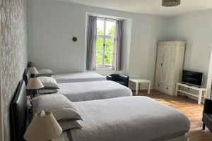 Alquiler Vacacional - 10-16 persons. Variable rates. 4 large (20-25 sq mtr) en suite rooms.