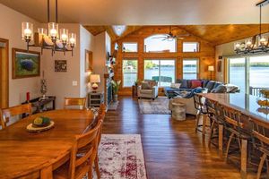 Alquiler Vacacional - Spacious Lakeside Family Home on Big Bearskin Lake