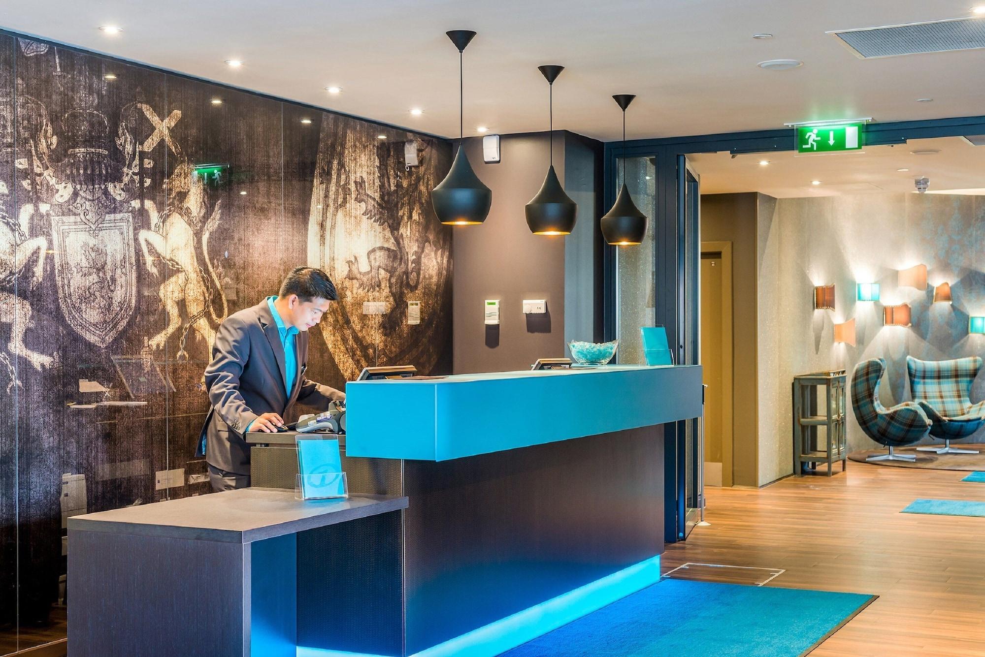 Vista Lobby Motel One Edinburgh - Princes