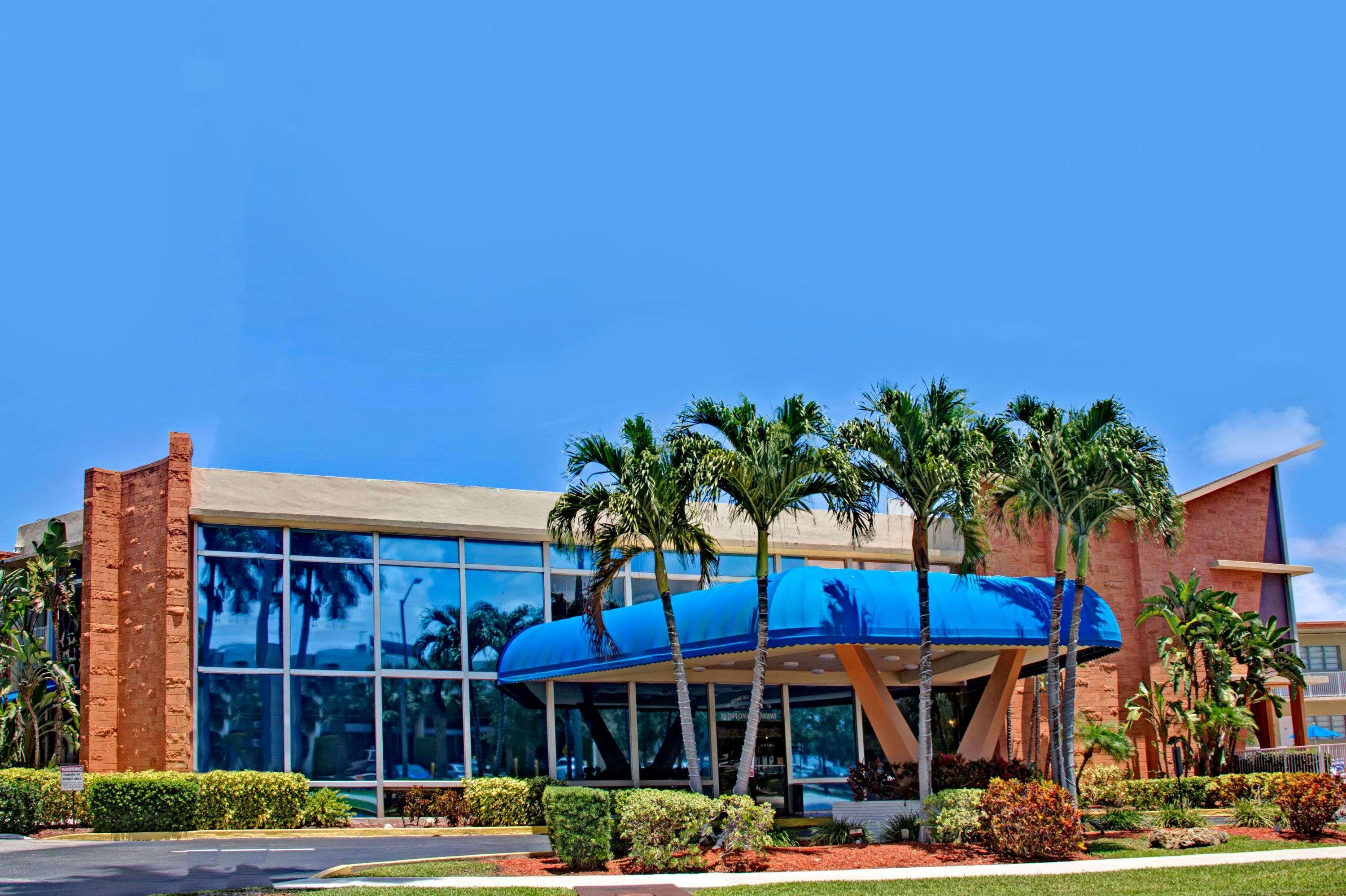 Vista Exterior Knights Inn Hallandale