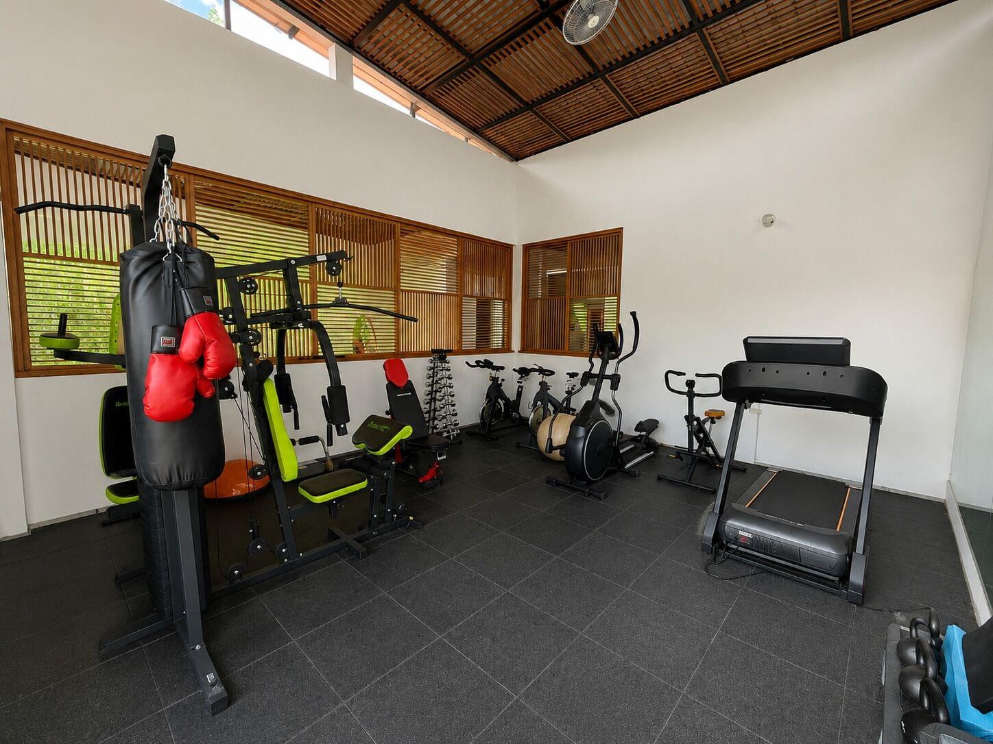 Gimnasio Hotel Four20 Zensi - Meta