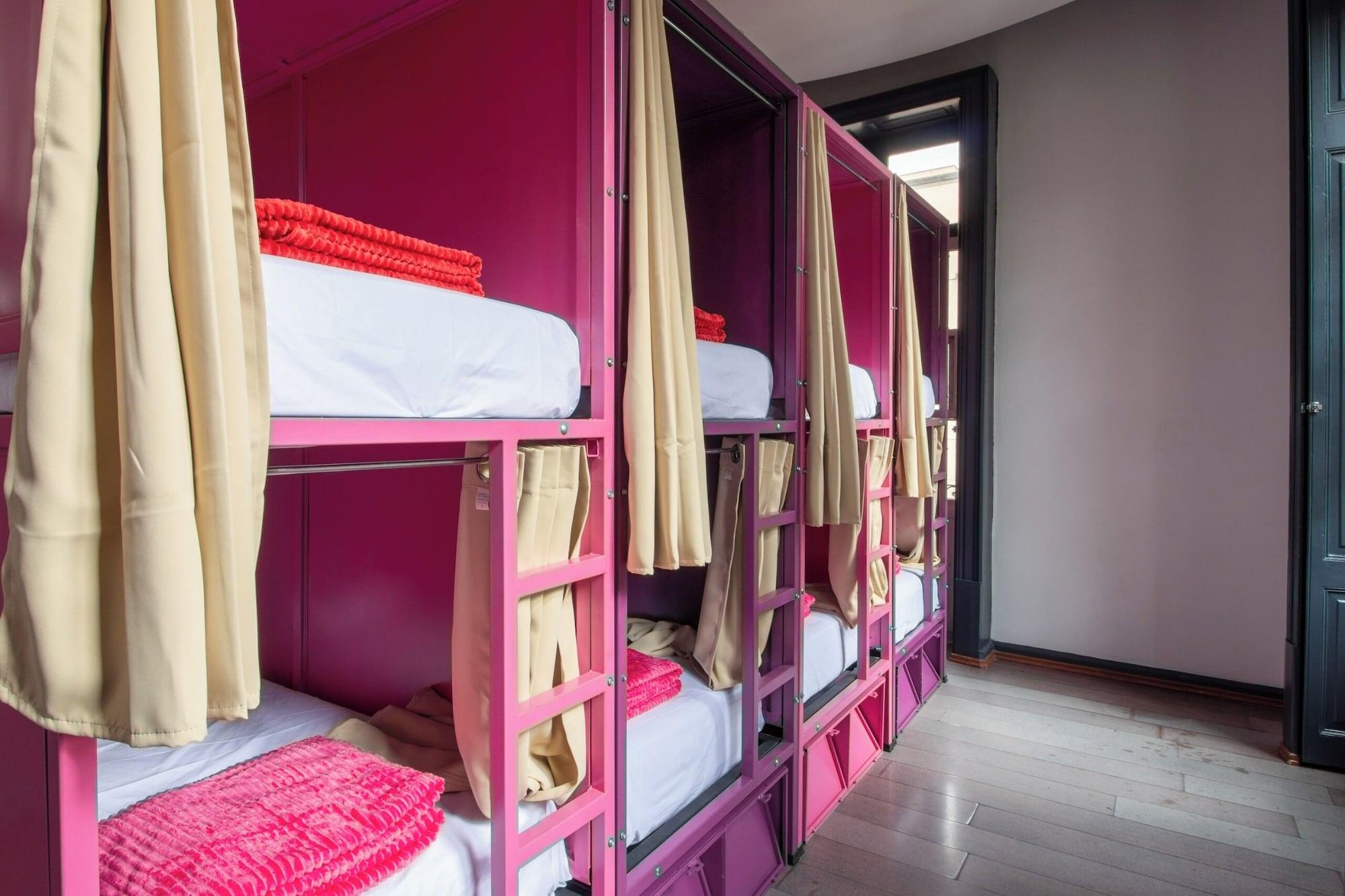 Varios Hostel Bemaro Mexico City