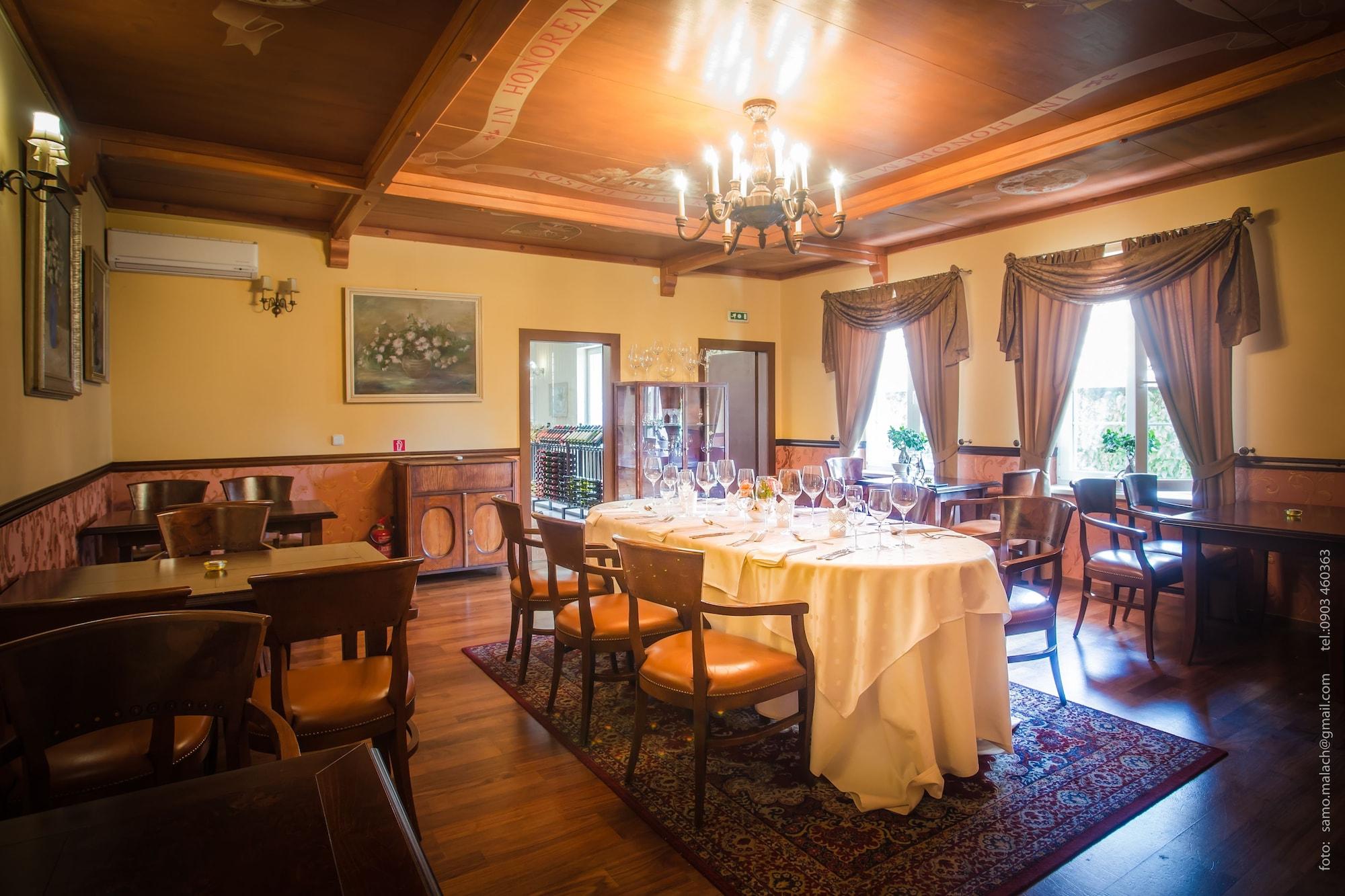 Bar/Salón Hotel Bojnický vínny dom