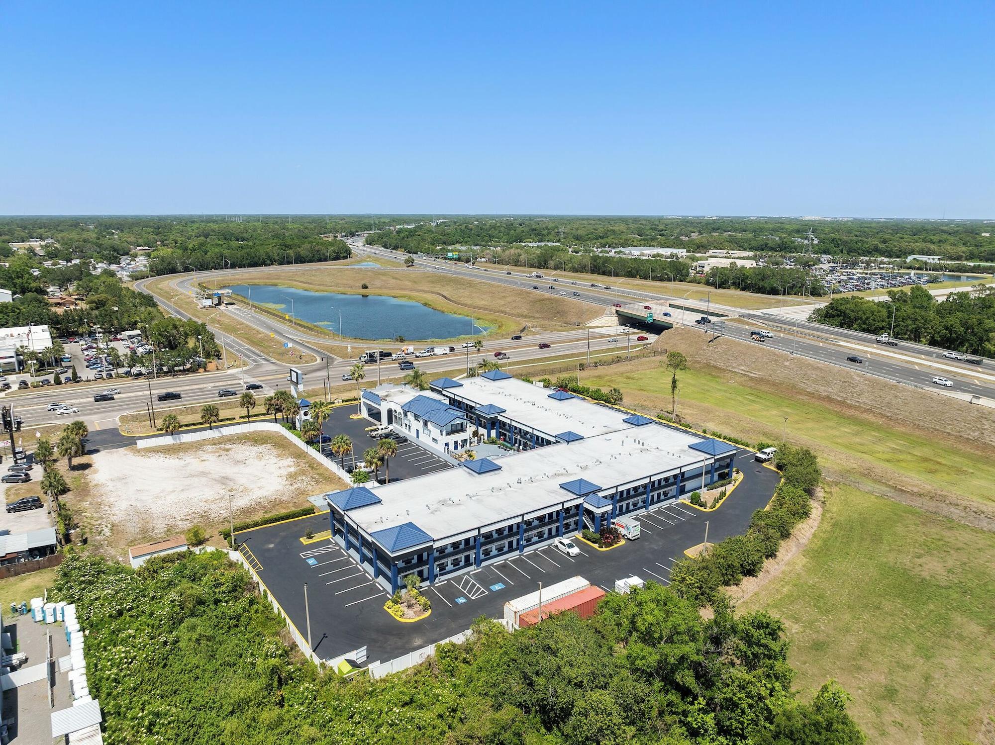Vista Exterior Baymont by Wyndham Orlando East