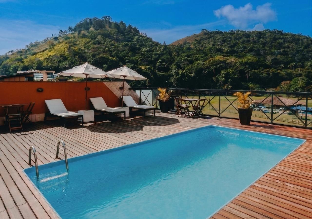 Vista Piscina Kastel Itaipava