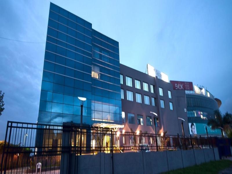 Vista Exterior The Golden Plaza Hotel & Spa