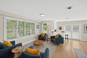 Arriendo temporal - Enjoy Quiet Nights With A Fireplace In Bellport 3 Bedroom Home