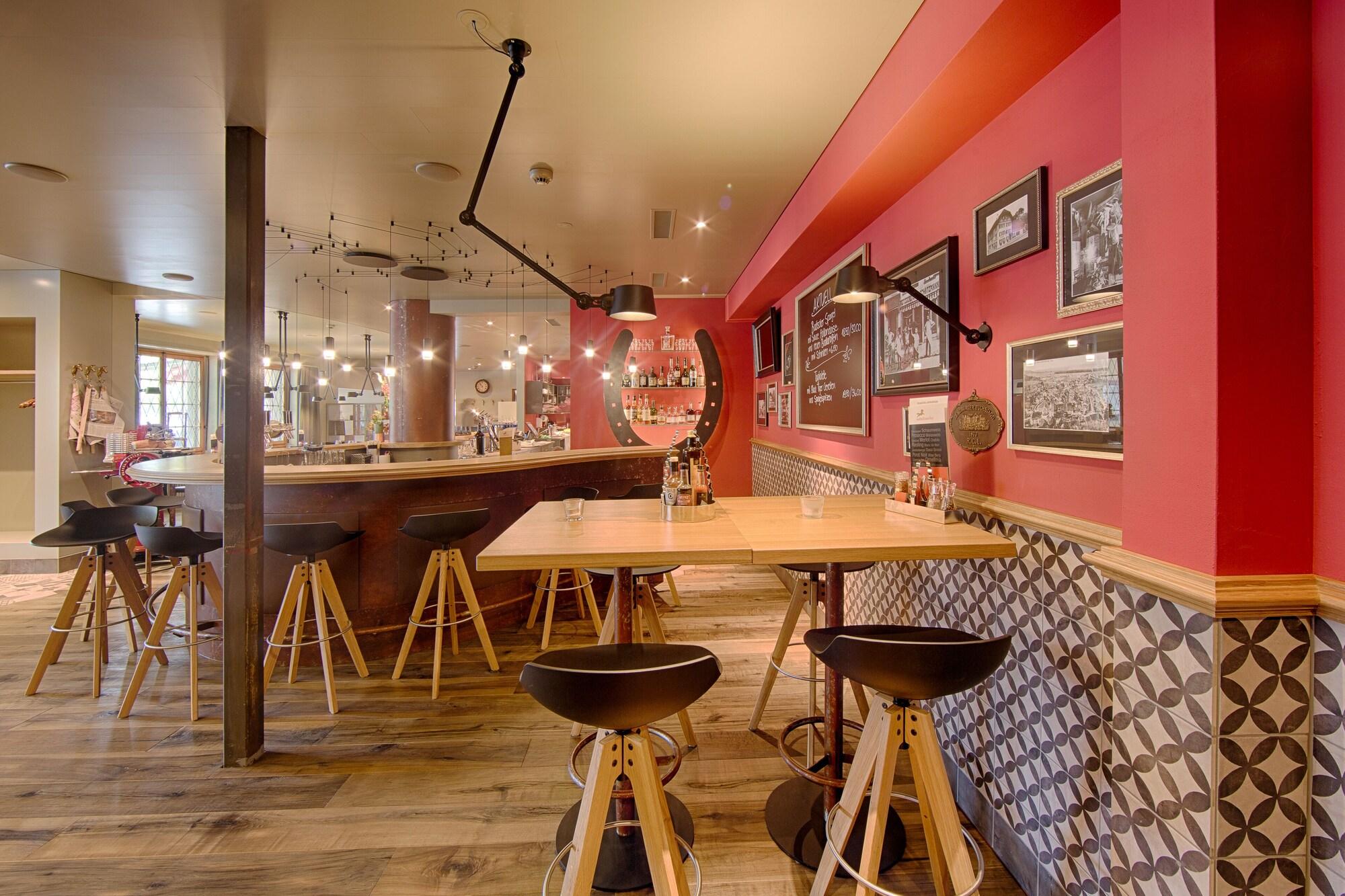 Bar/Salón Gartenhaus by Ochsen Lenzburg