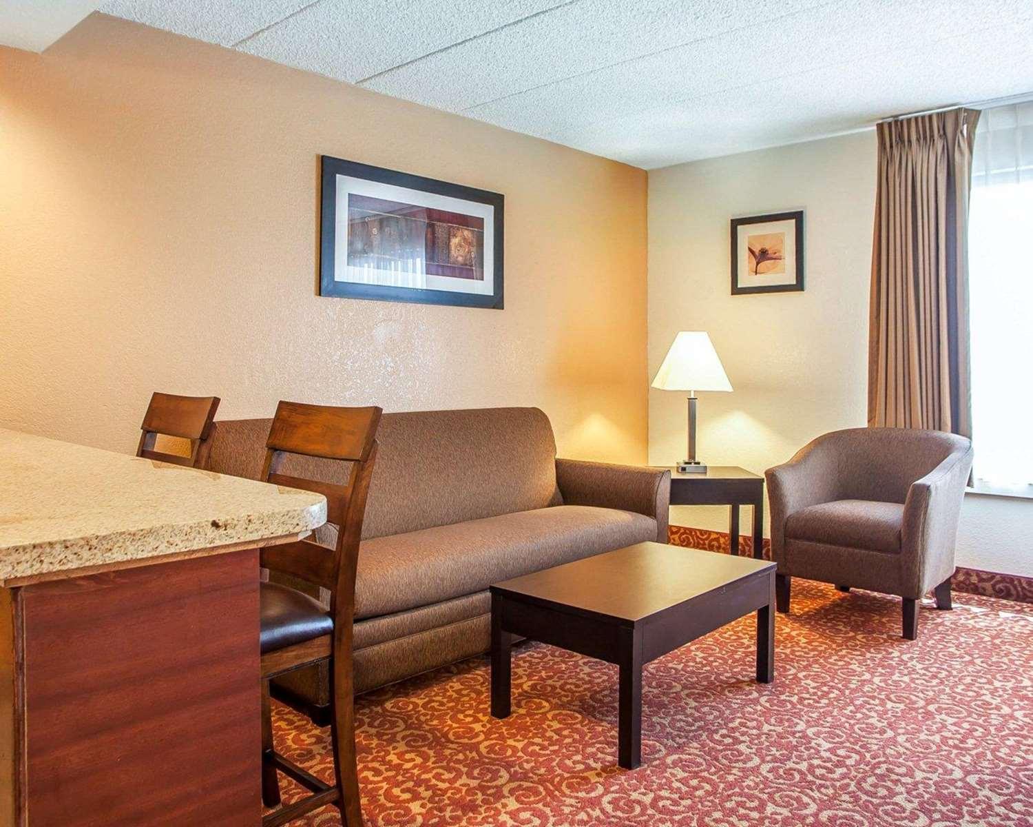Habitación Quality Suites Milwaukee Airport