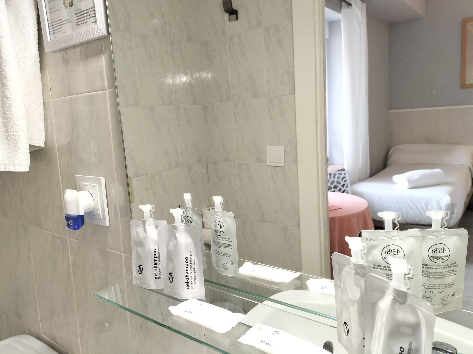 Equipamiento de Habitación Hostal Albero by gaiarooms