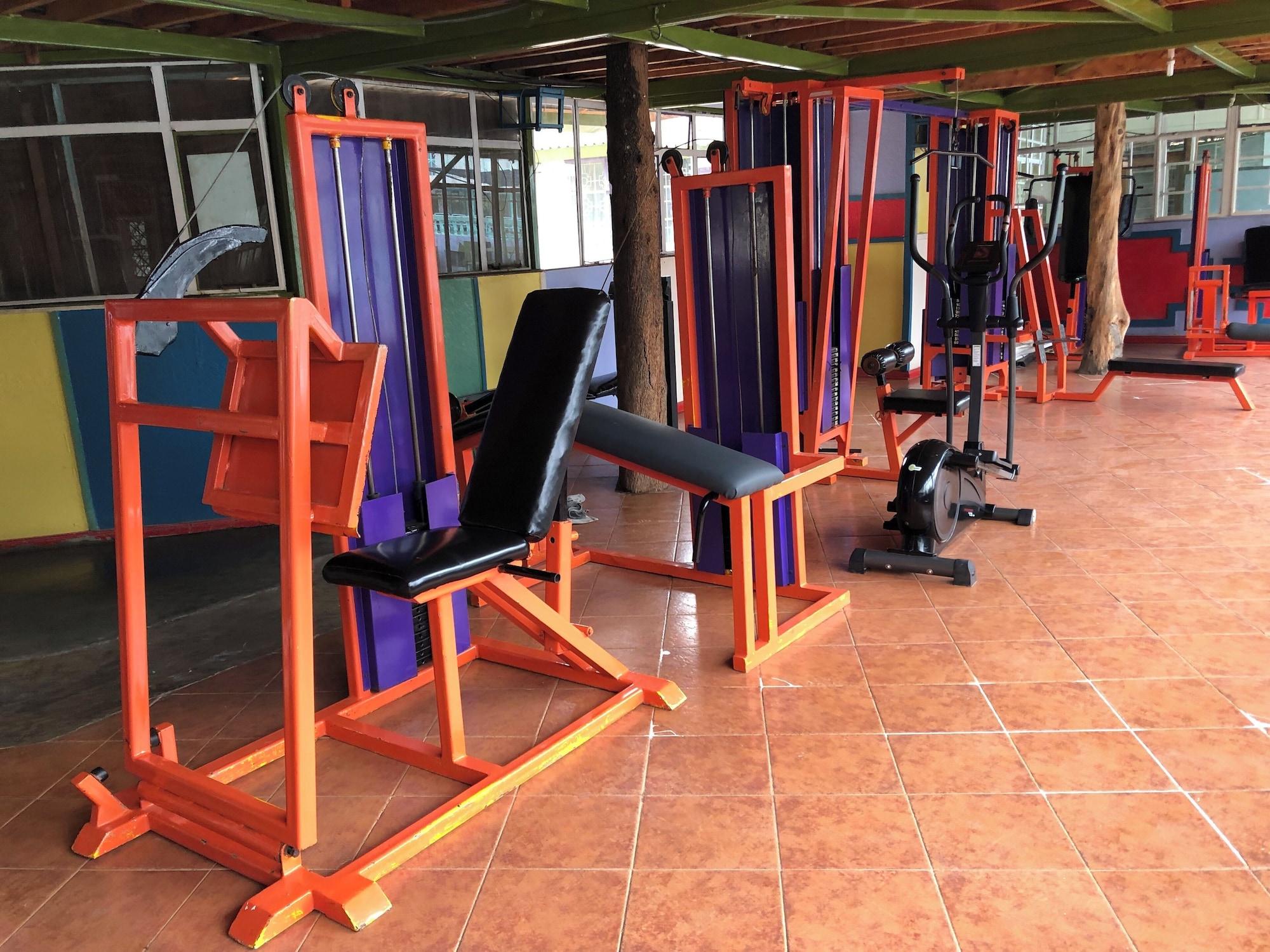 Gimnasio Sadili Oval B & B